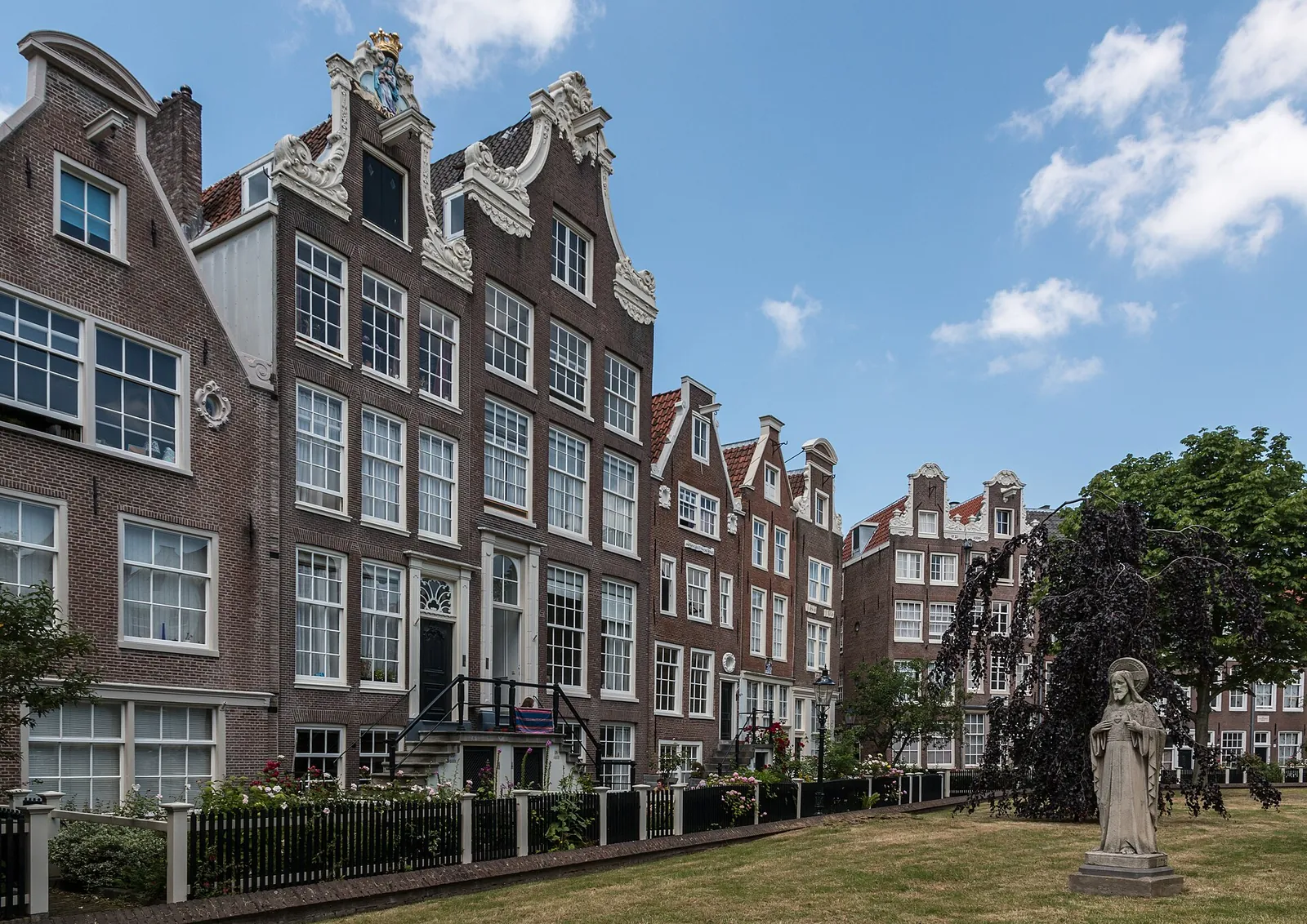 Historic gabled houses around the Begijnhof courtyard