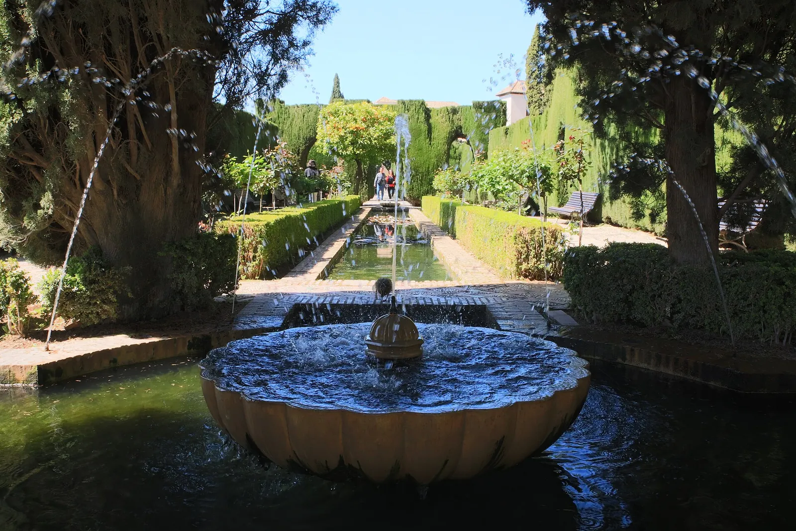 Fountains and hedges in the Generalife gardens