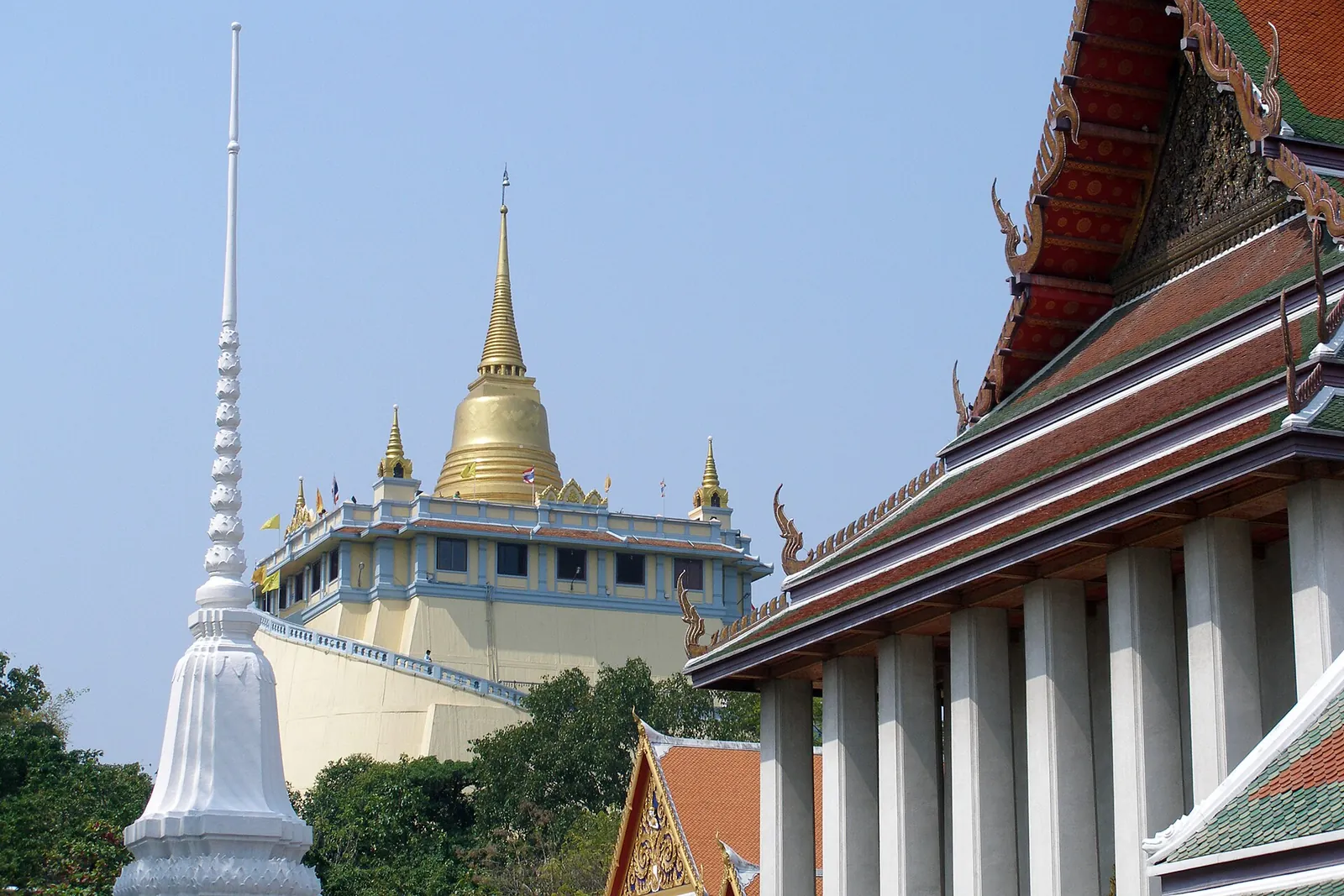 Golden Mount at Wat Saket under a blue sky