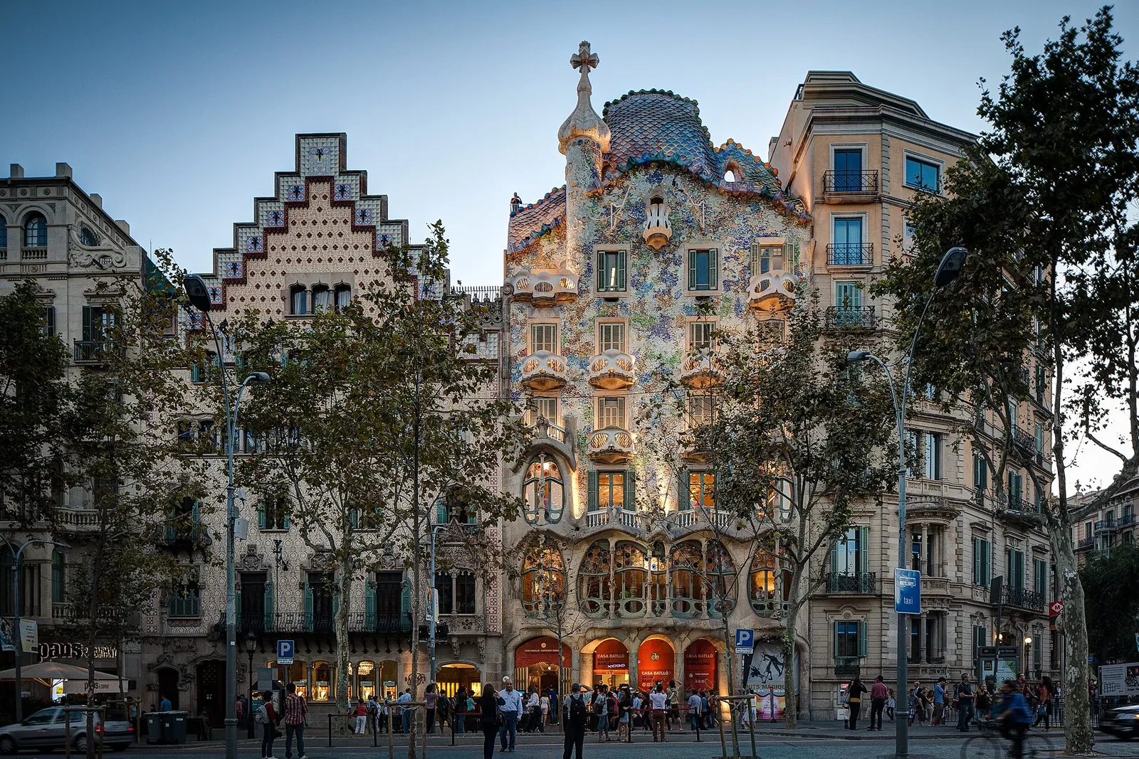 Casa Batlló on Passeig de Gràcia at dusk