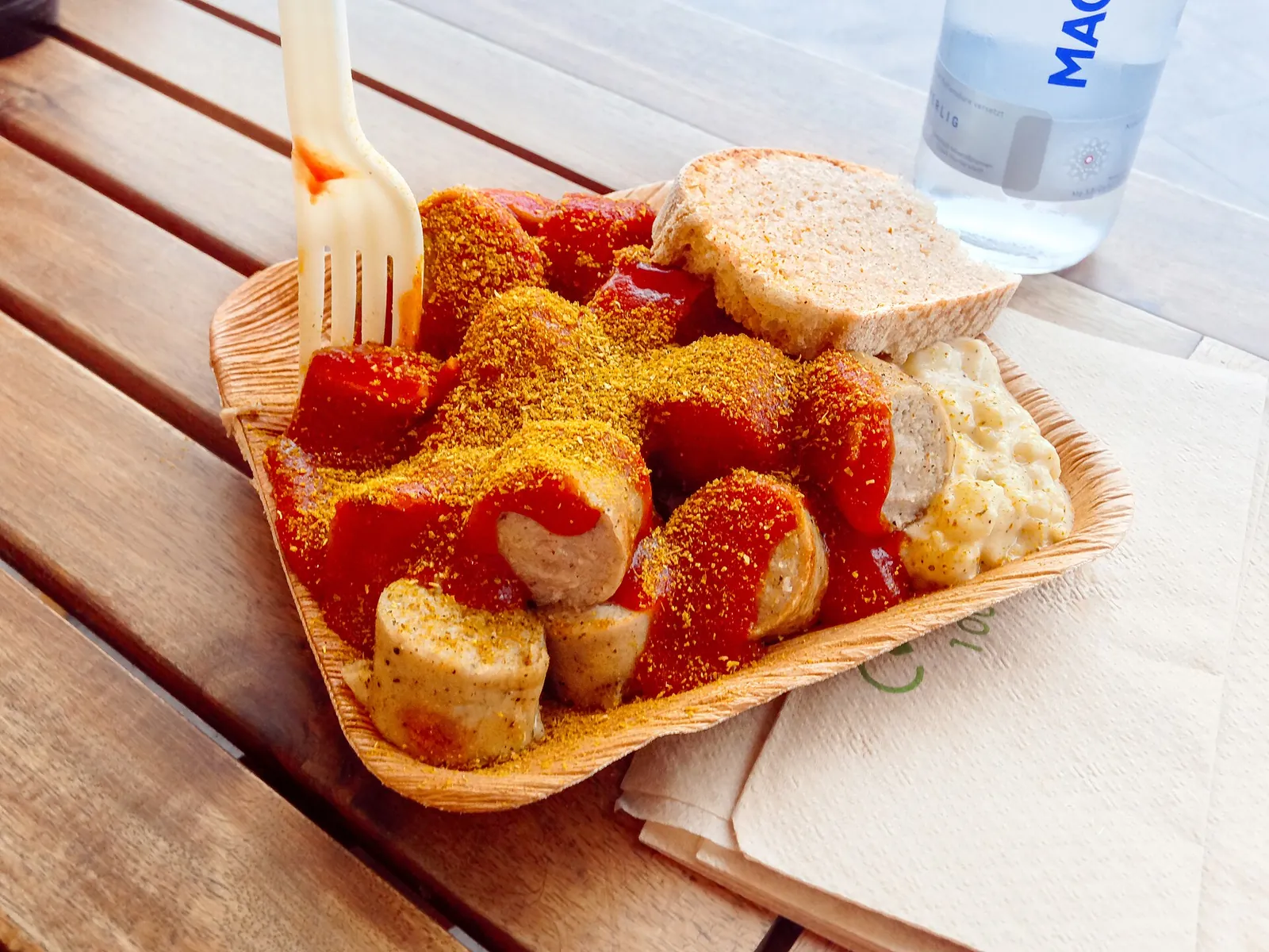 Currywurst with curry powder and a bread roll