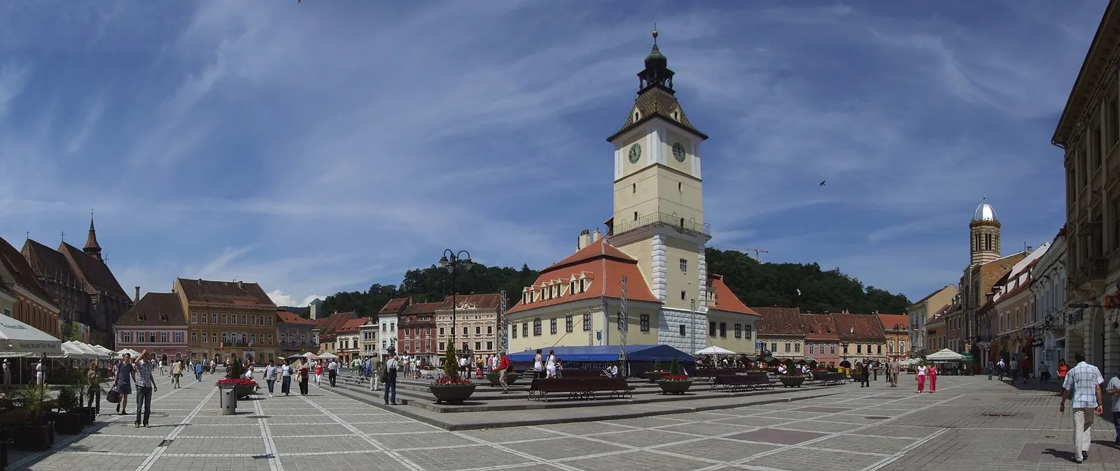 Piața Sfatului and the old Council House in Brașov