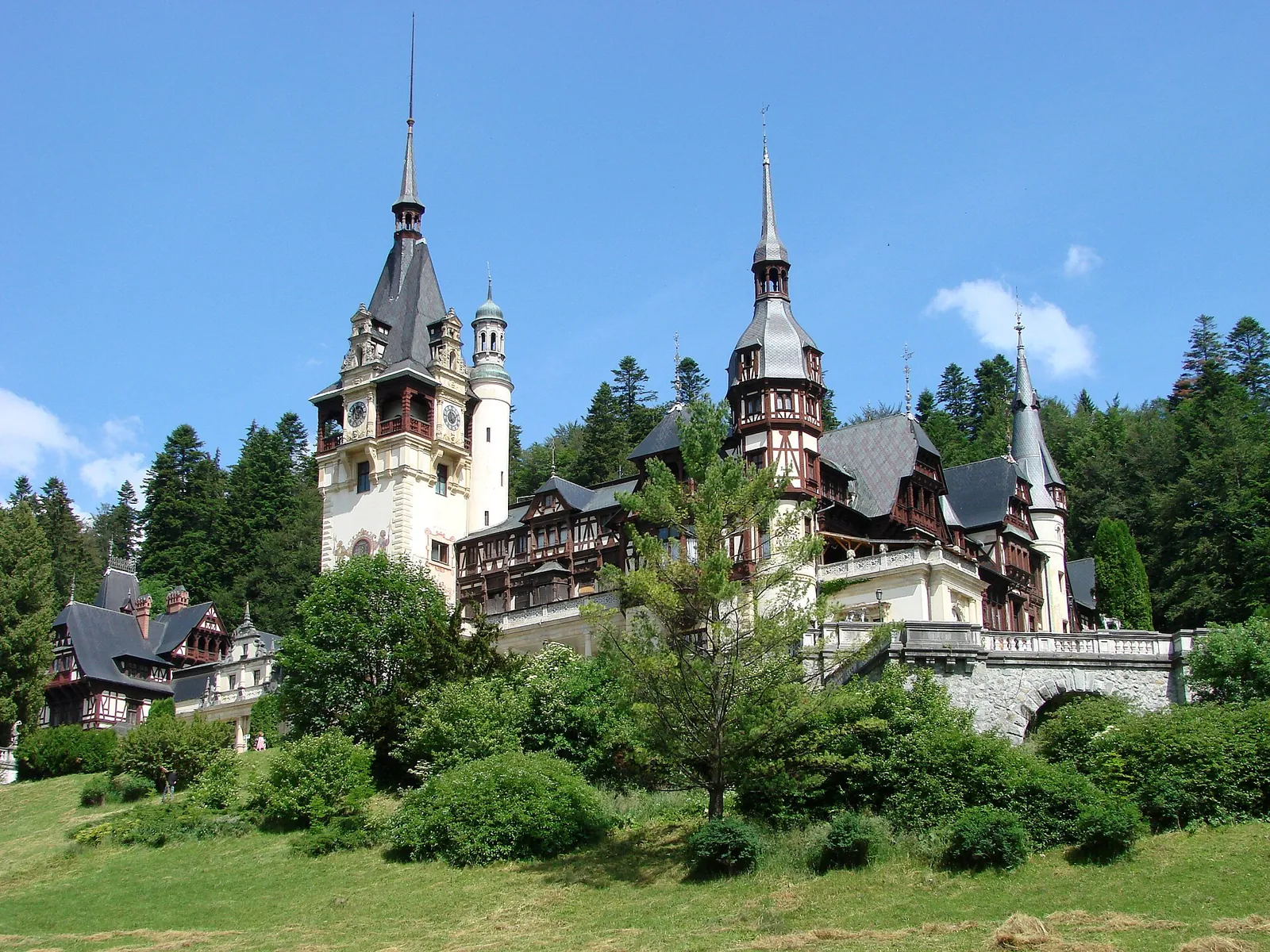 Peleș Castle among green hills in Sinaia
