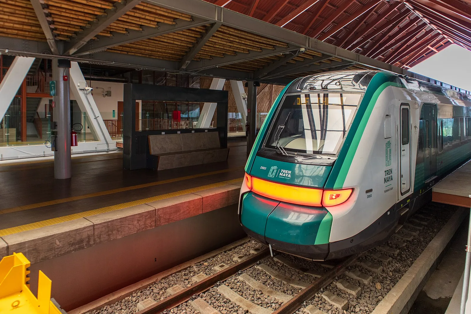 A sleek Tren Maya train waiting at the platform