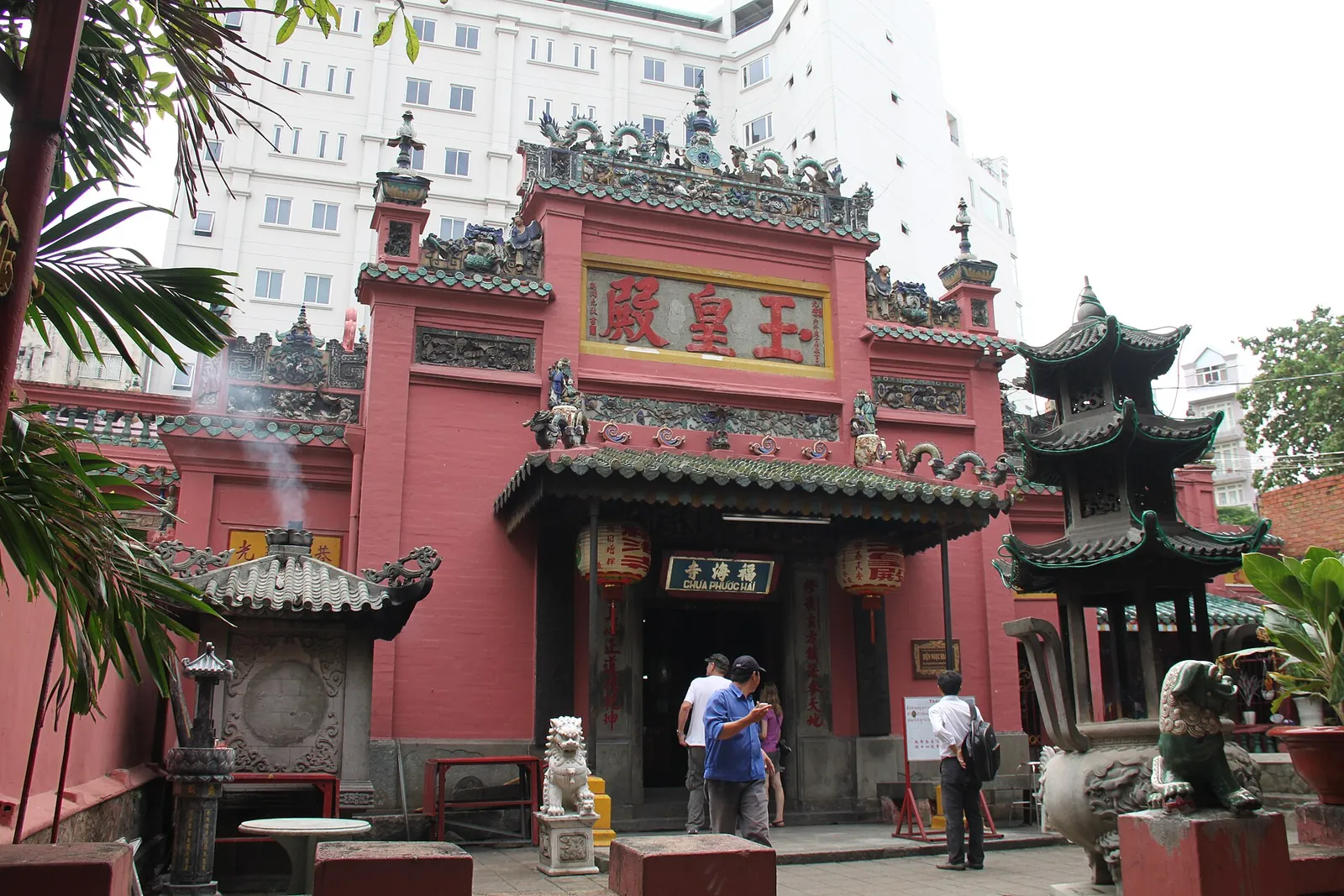 Red walls and roofs of the Jade Emperor Pagoda
