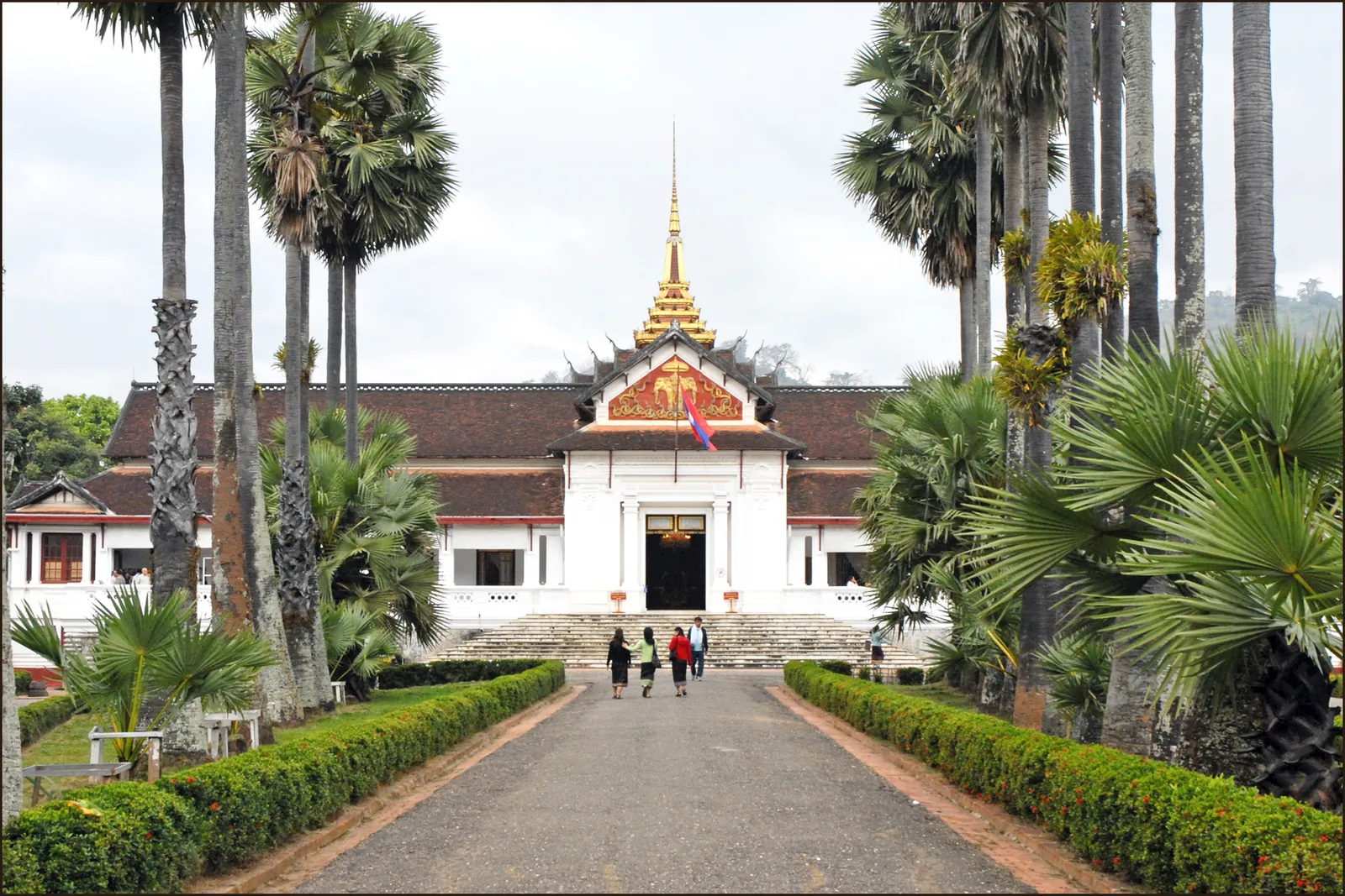 Palm-lined path to the former Royal Palace