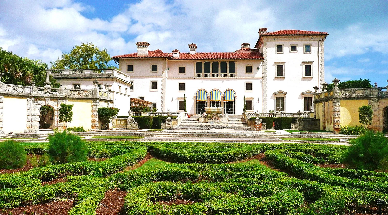 Vizcaya's grand villa and formal gardens