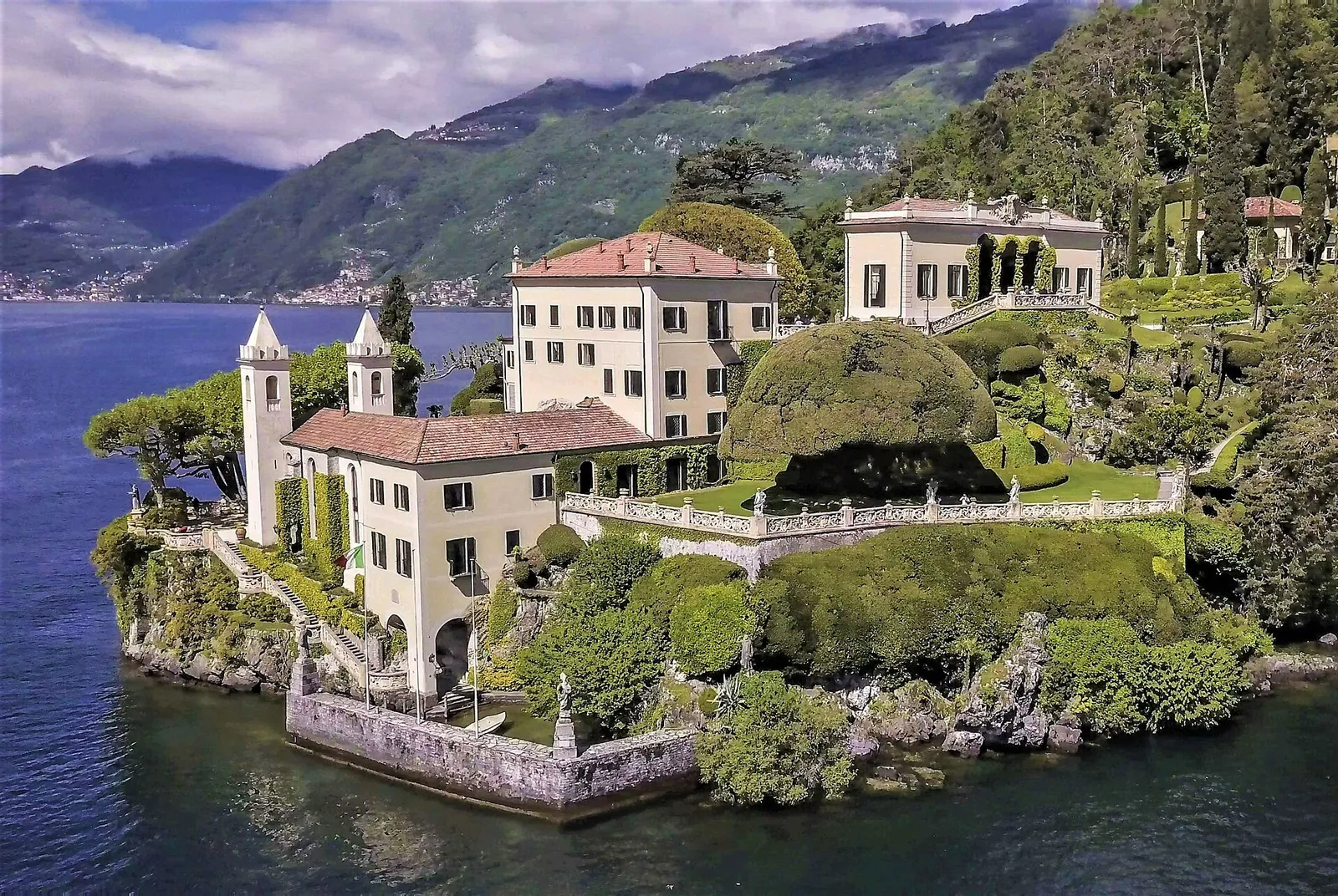 Villa del Balbianello on its green headland