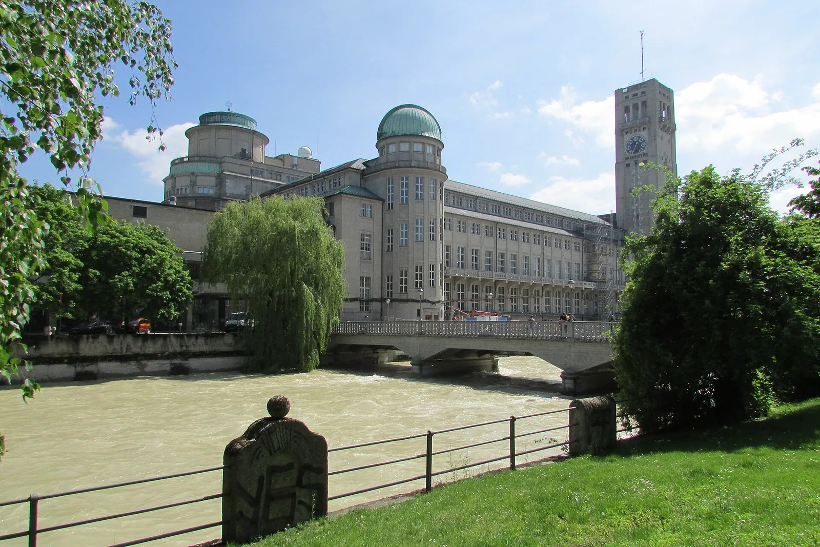 Deutsches Museum on its island in the Isar