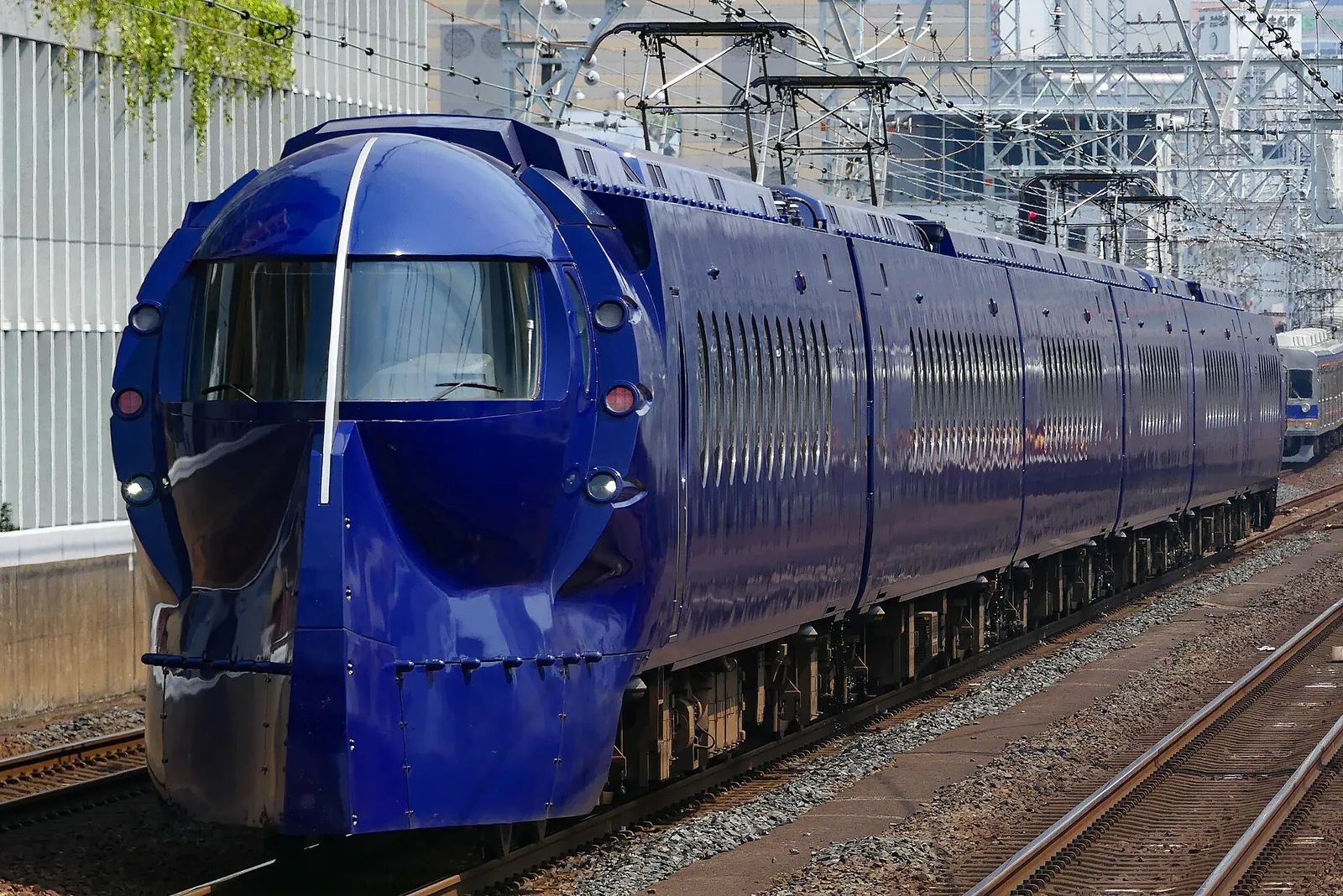 The blue Nankai Rapi:t airport express train
