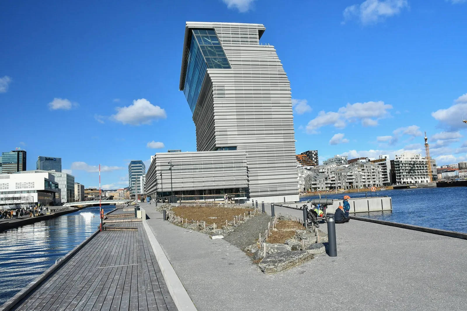 The tall MUNCH museum on the Bjørvika waterfront