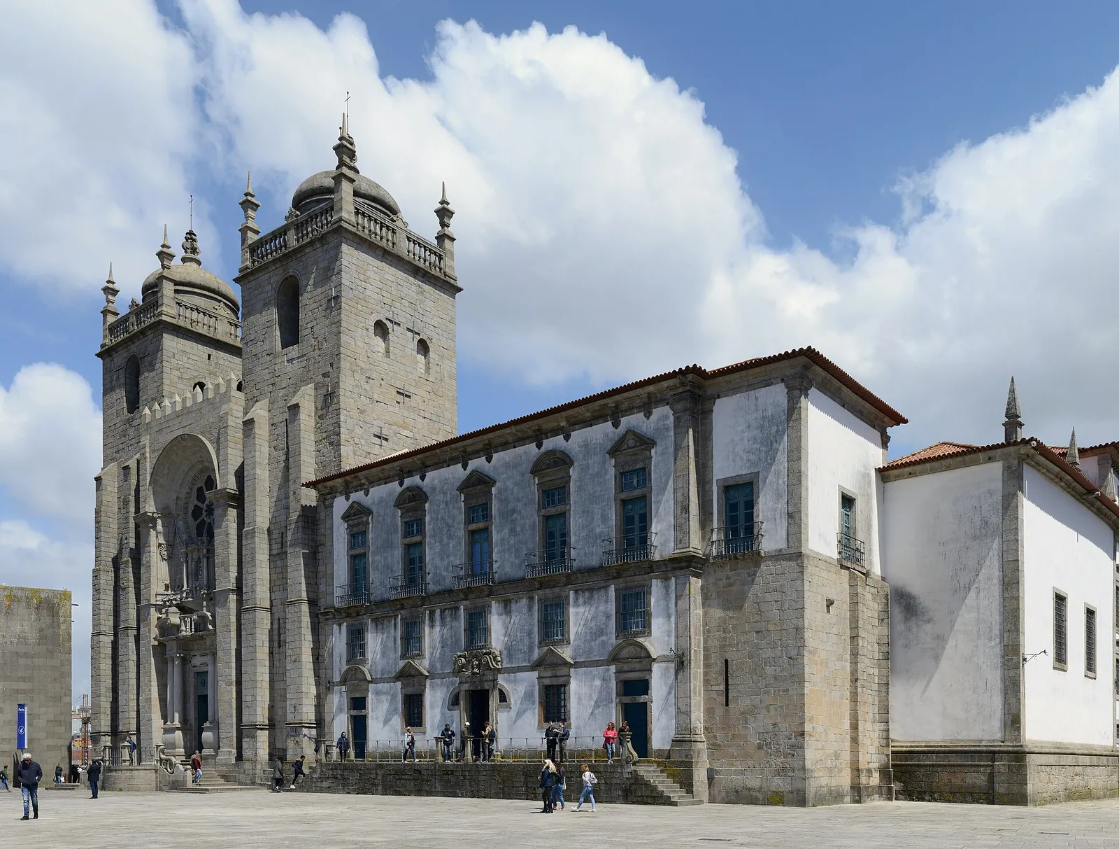 Porto's Sé Cathedral under a blue spring sky