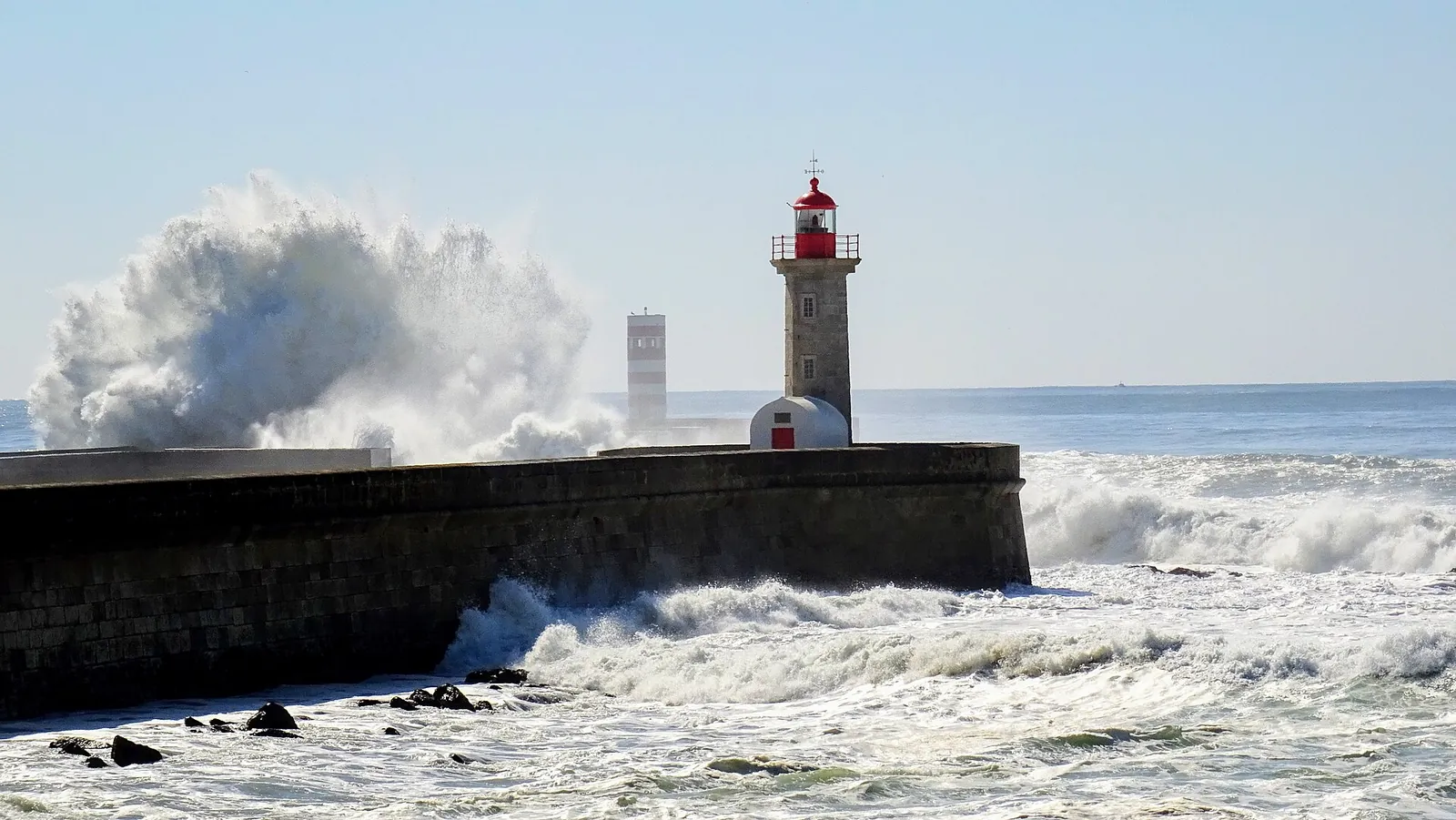 Waves crashing at the Felgueiras lighthouse in Foz