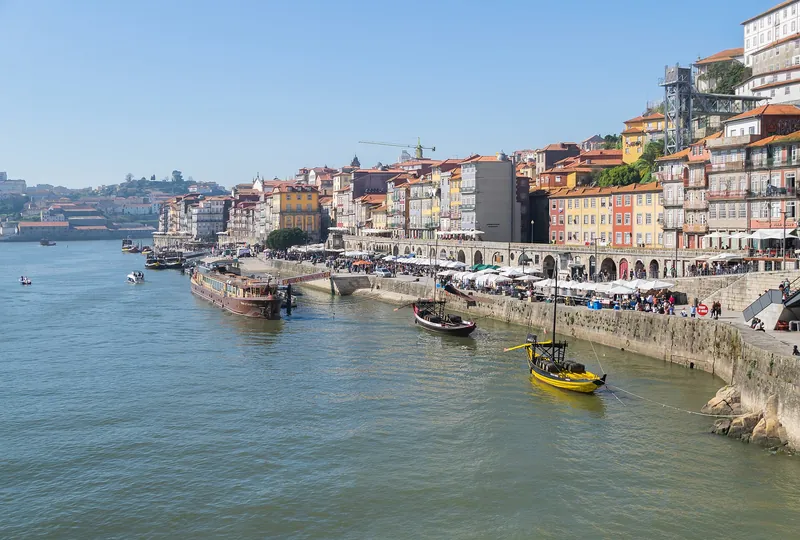 Colourful Ribeira houses lining the Douro in Porto