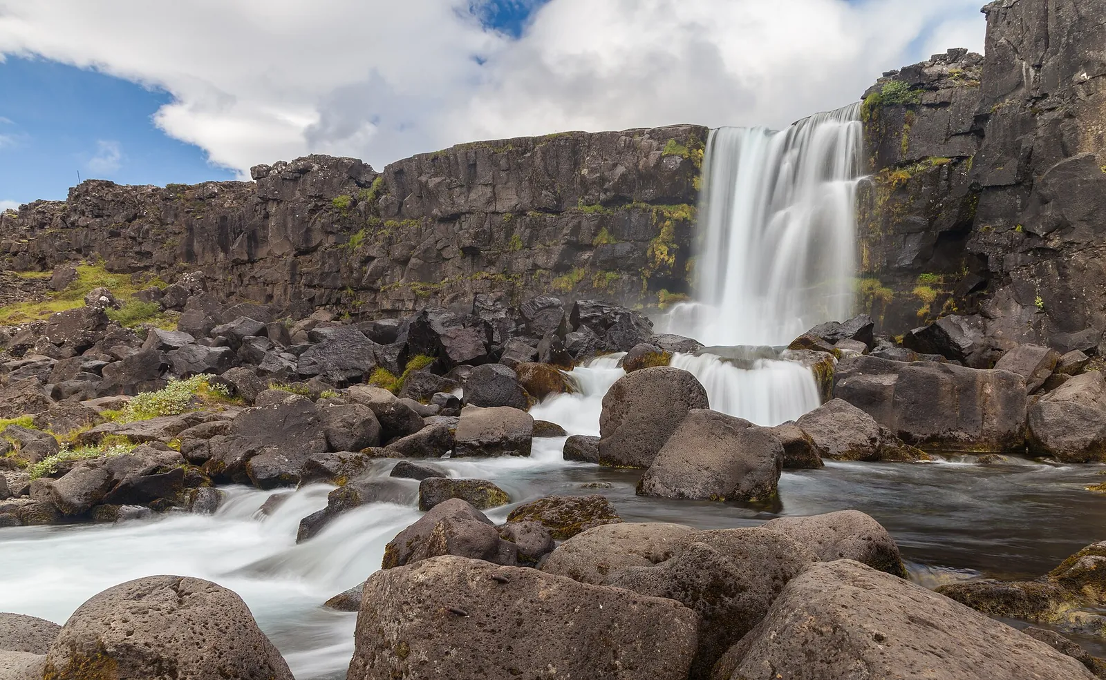 Öxarárfoss waterfall tumbling into Þingvellir