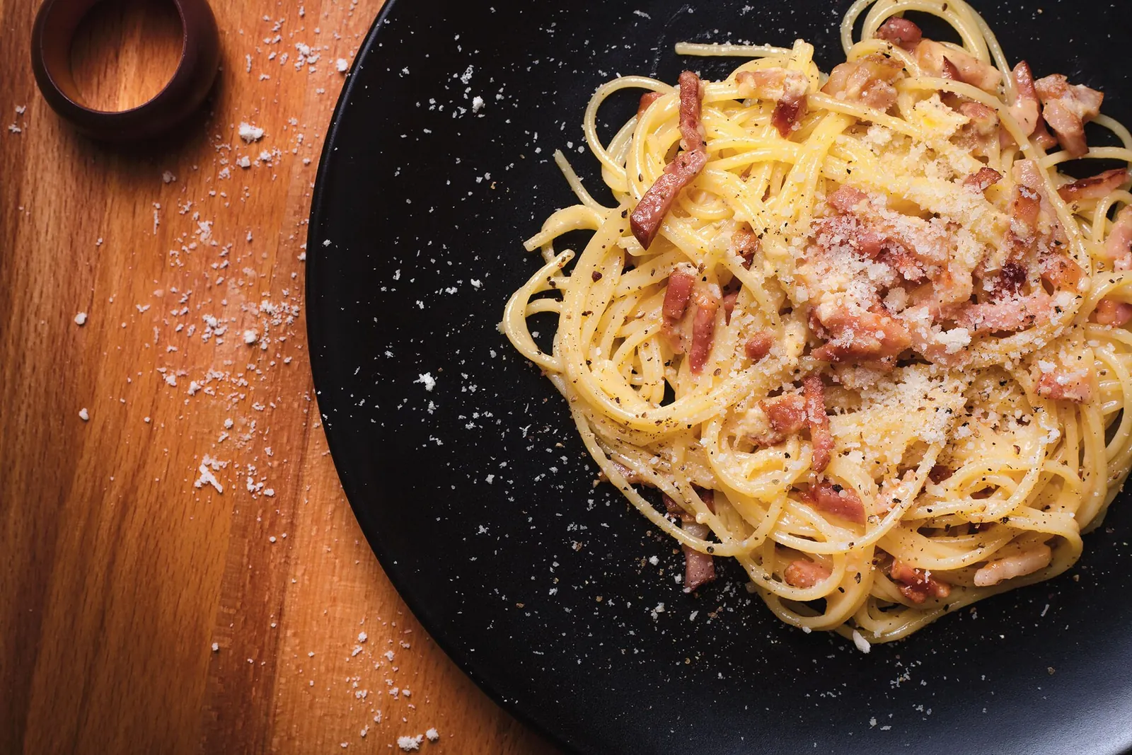 A plate of spaghetti carbonara
