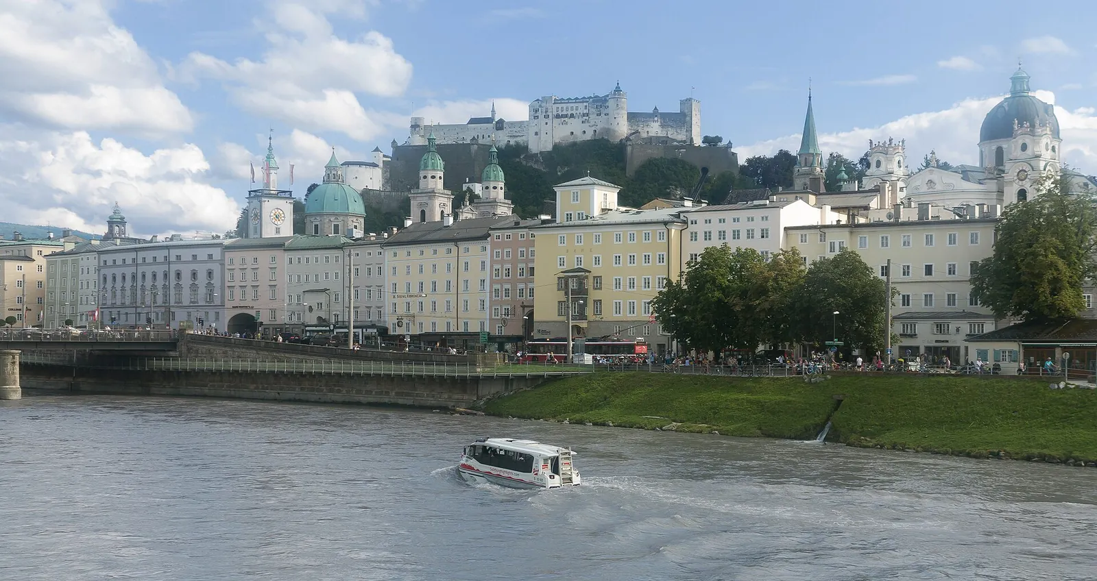 A boat on the Salzach below the Old Town and fortress