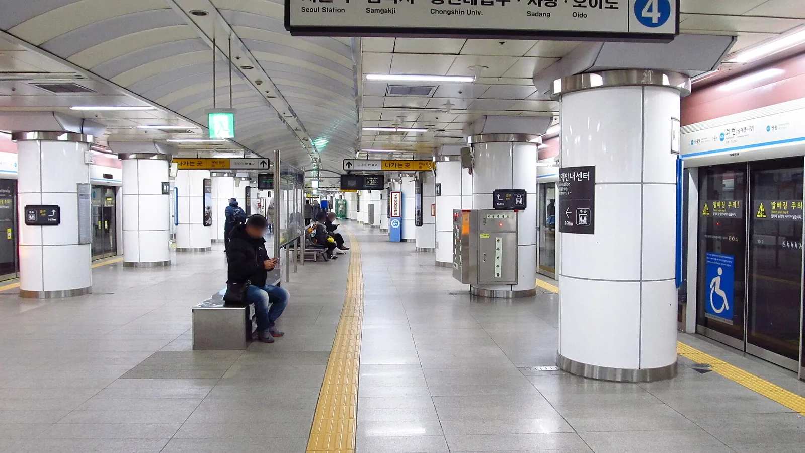 Clean, bright platform at Hoehyeon station on Line 4
