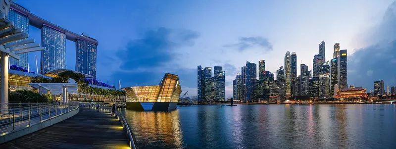 Marina Bay Sands and the Singapore skyline at dusk
