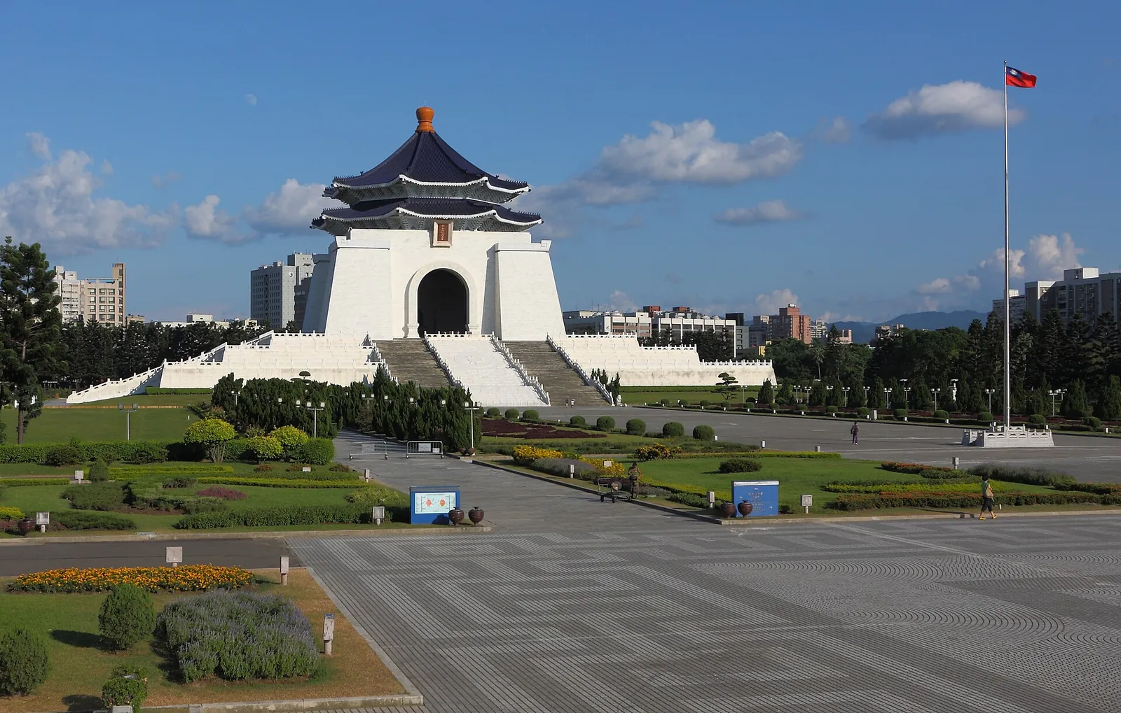 Chiang Kai-shek Memorial Hall under a blue sky