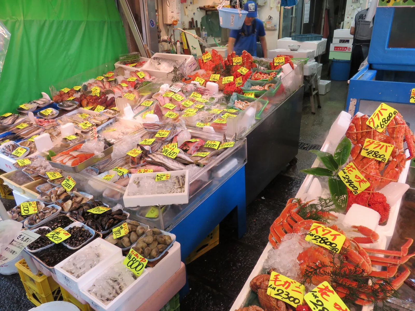 Crabs and fresh seafood on display at Tsukiji Outer Market