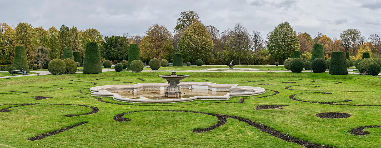 Formal gardens and fountain at Schönbrunn